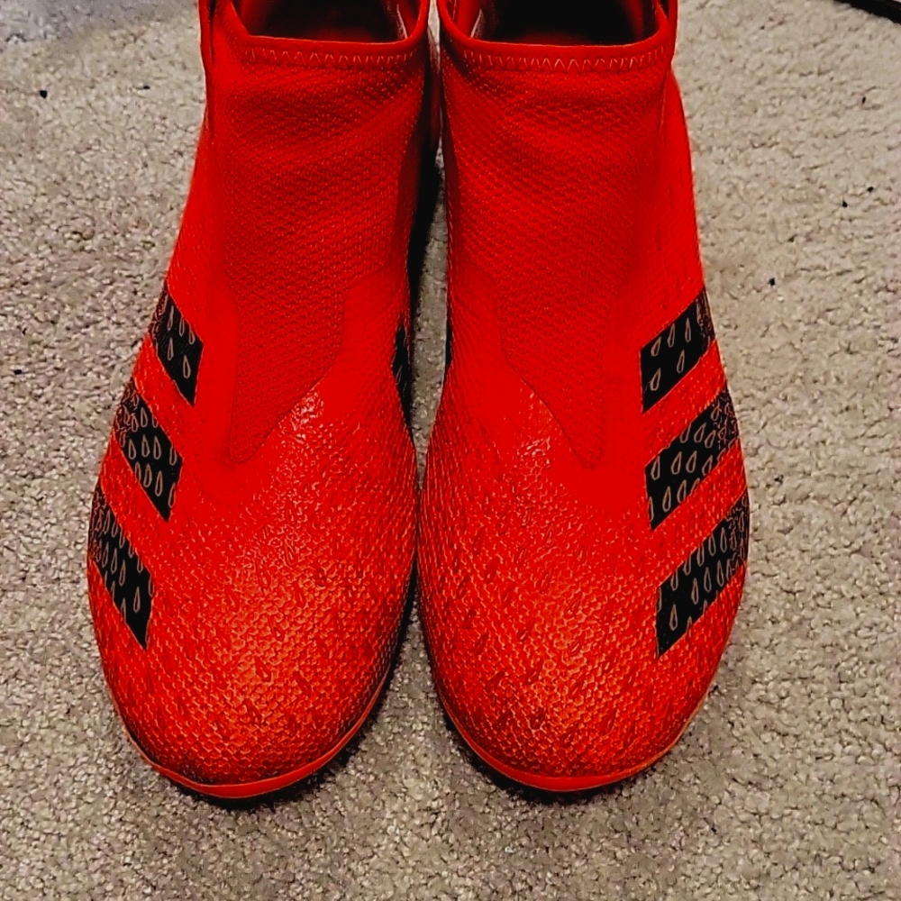 Predator freaks .3 laceless soccer cleats